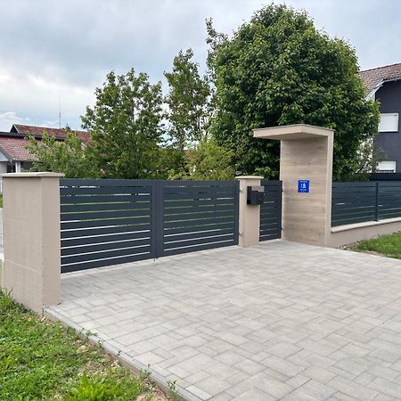 Kod Dide - Entry With Pin 0-24H Apartment Slavonski Brod Exterior photo