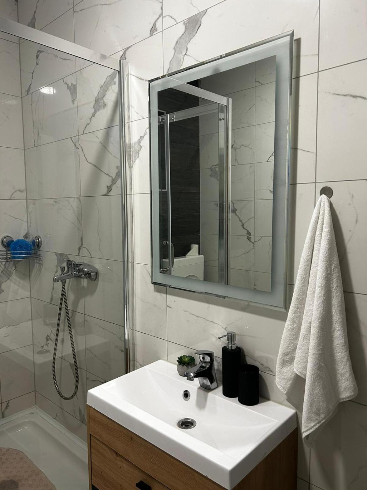 Kod Dide - Entry With Pin 0-24H Apartment Slavonski Brod Exterior photo